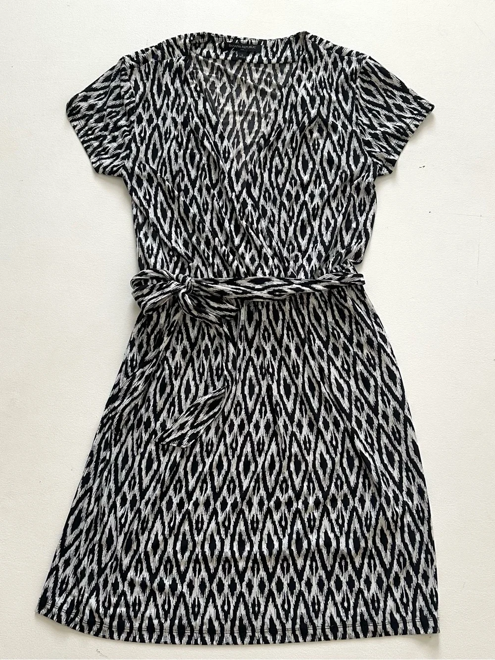 Banana Republic Black White Geo Print Short Sleeve Faux Wrap Dress Size Small